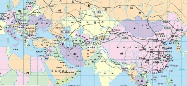 中亚最近真正值得关注的，不是“哈萨克斯坦突然要出海”，而是中国正在同时推进铁路、
