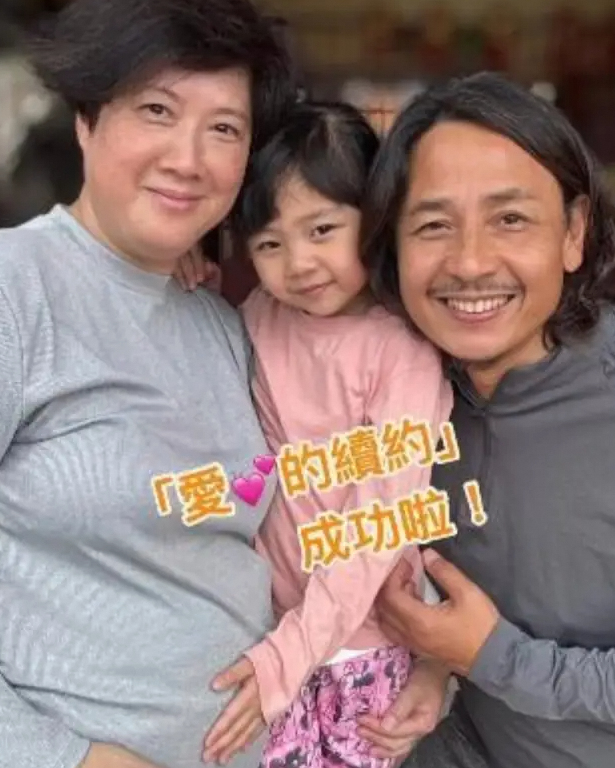 前TVB演员黄泽锋官宣：58岁妻子二胎来袭