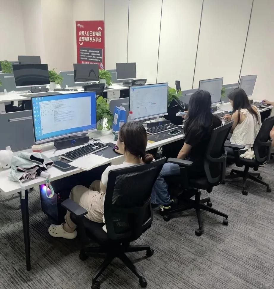 按理说本周五就是两周前已经提出离职的产品研发工程师的lastday了，但是我们发