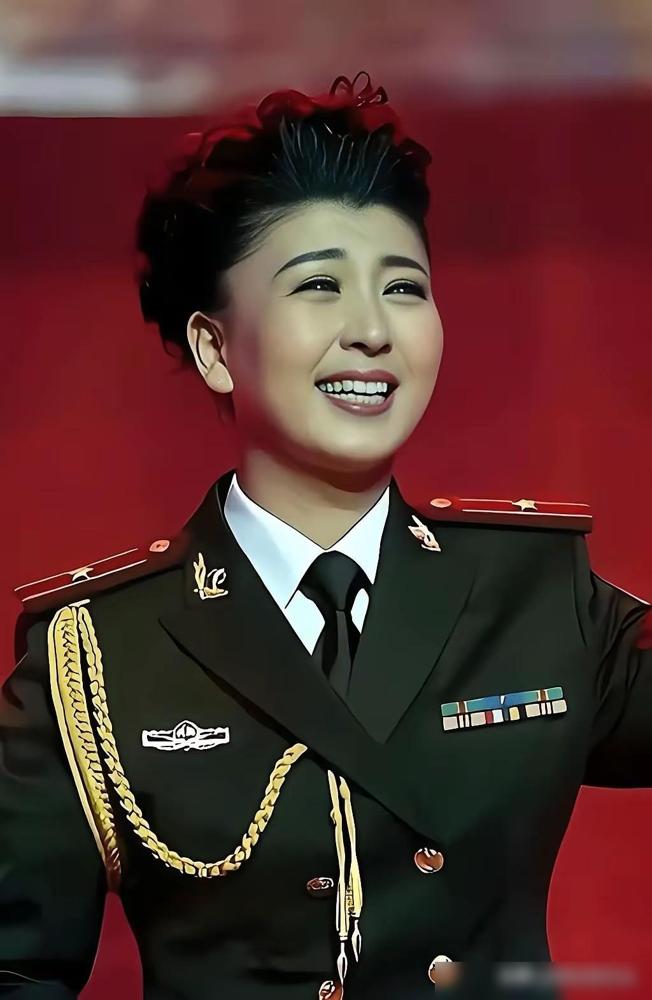 这四位德高望重的艺人才华横溢。1：闫学晶，“酸黄瓜”的发明者，口头语，“你能咋滴