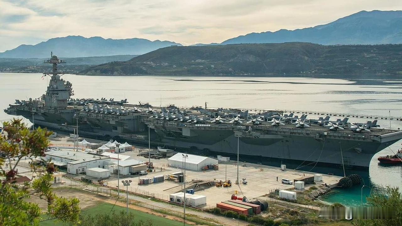 看来美国航母厕所坏了这件事是真的，因为福特号航母停靠在克里特岛期间，港口布置了很