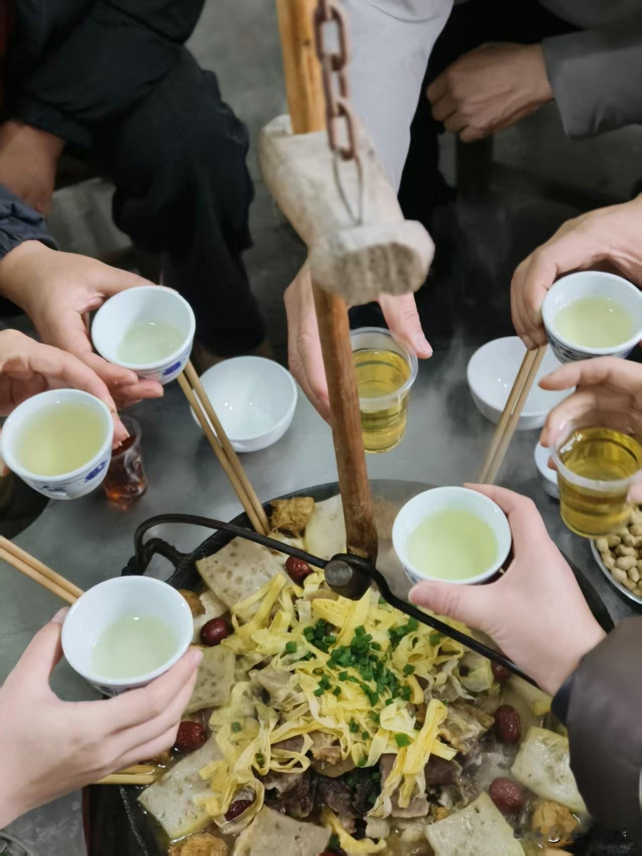 过了大寒，就是立春。2026年的春天来得格外早，公历2月4日，农历还在腊月十七，