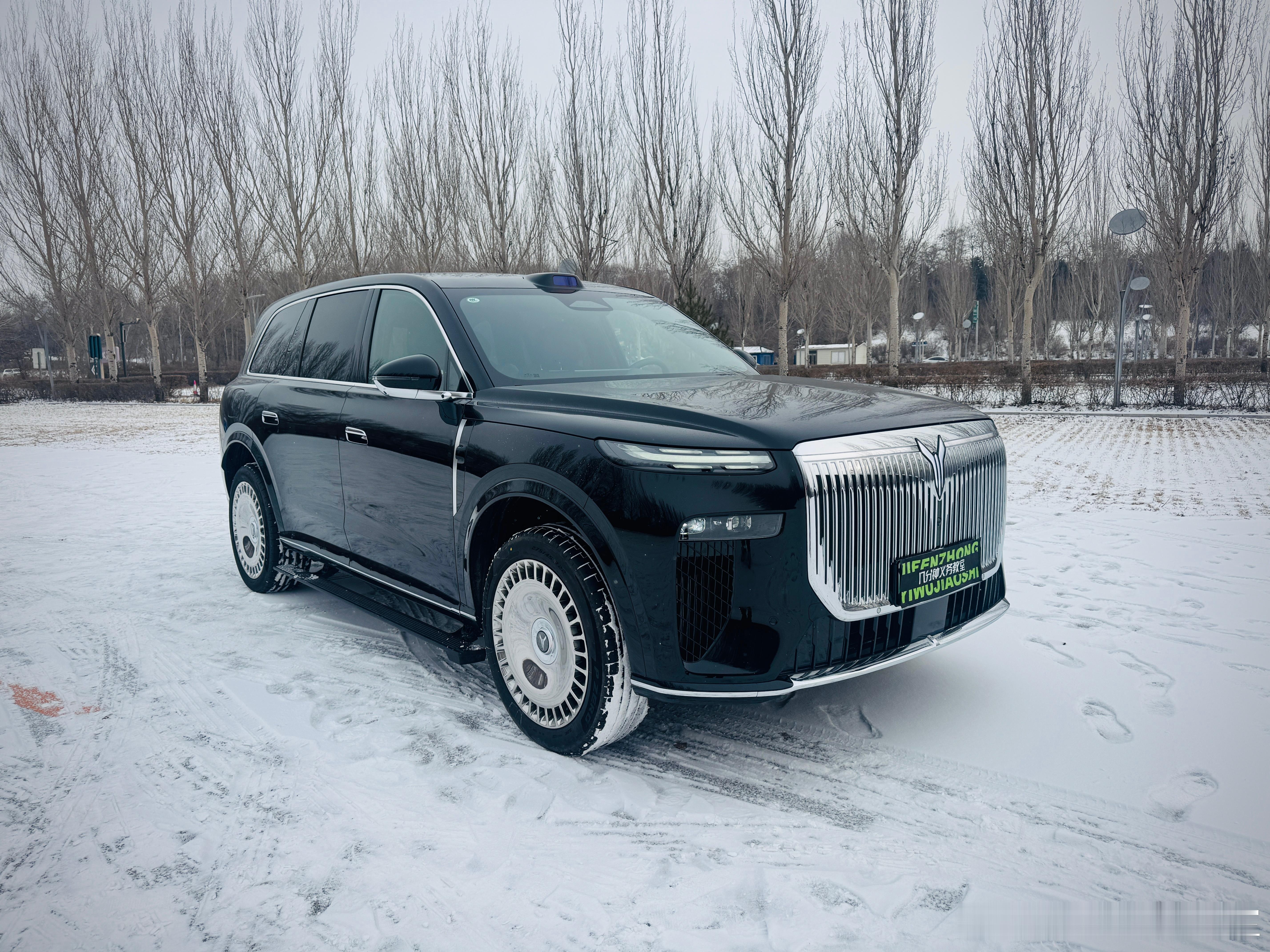 终于拿到这辆车了，拖了快一个月，昨晚简单开了一下，感受不错，只是这个胎不太适合沈