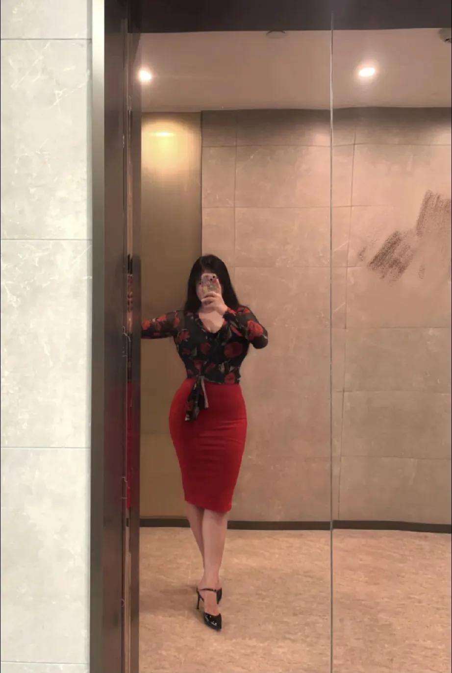 喜欢只是一时的冲动理性的看待幸福的婚姻是两个人共同经营婚外遇见喜欢的人