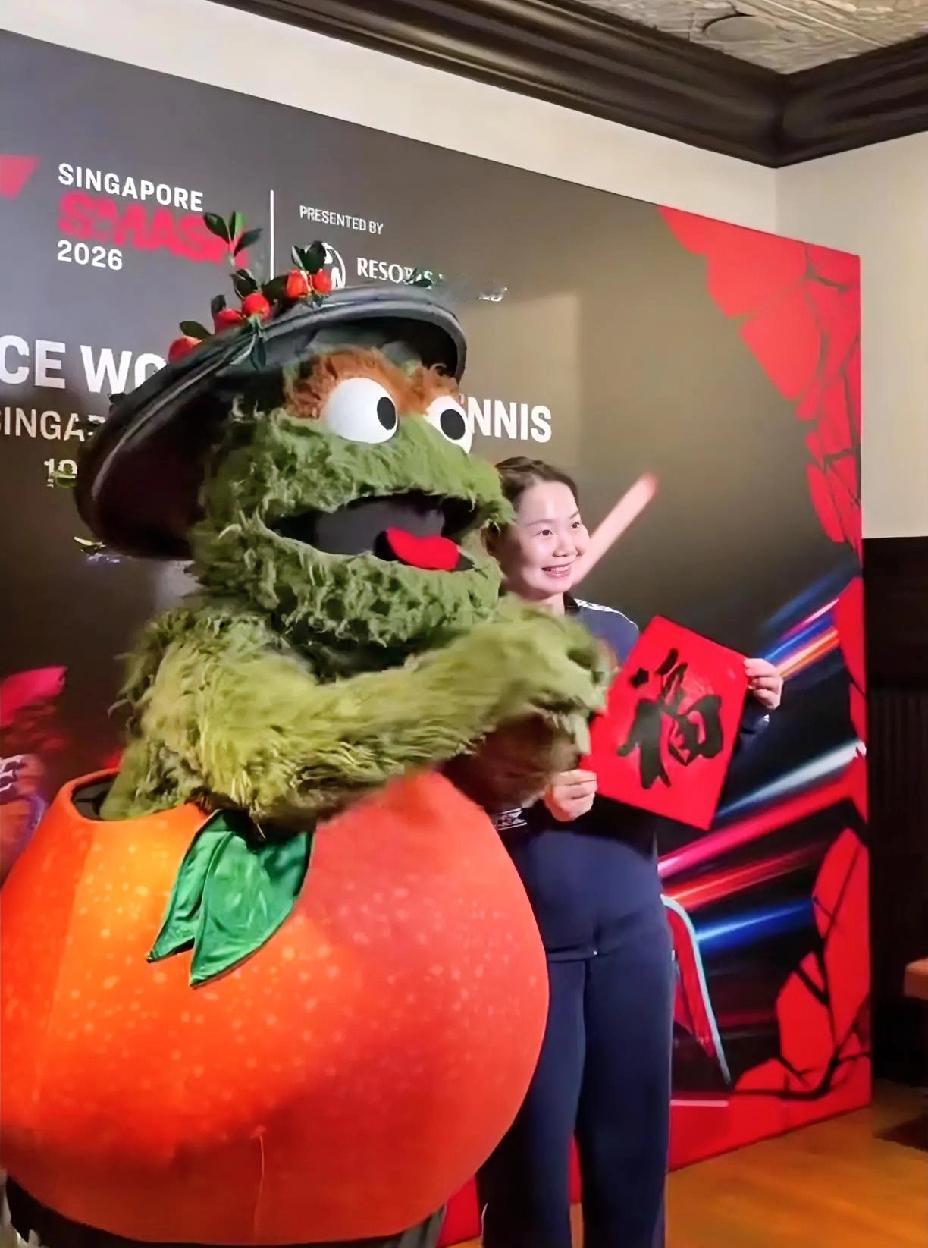 虽然只是莎莎闺蜜佳佳的合照但是里边莎莎的笑声识别度很高，那笑声好像有魔力一样