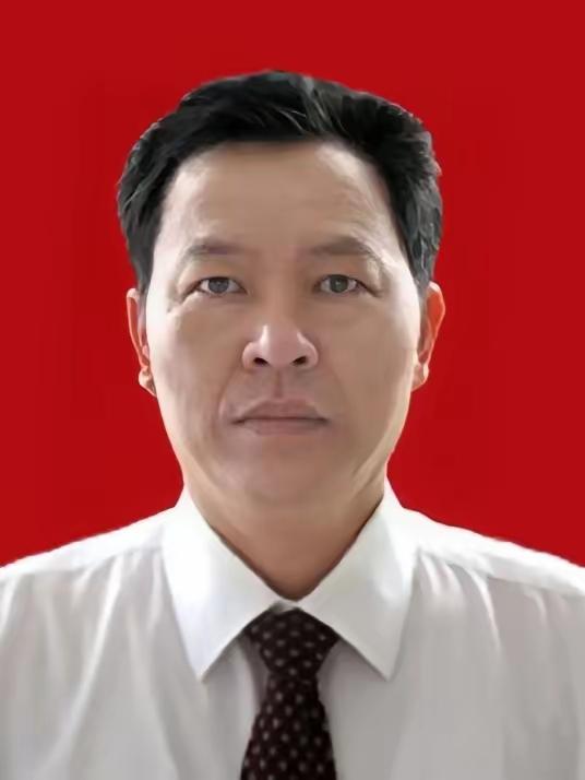 1984年，战斗英雄杜海山被妻子告上法庭，妻子含泪控诉：每月70块钱的工资，他只