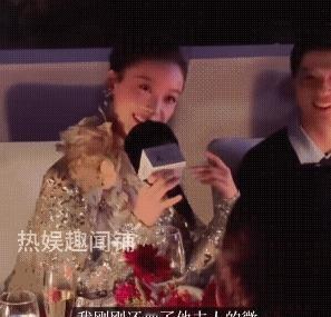 2025年9月那场时尚晚宴，座位图一出来，网友就炸了。井柏然带着现任刘雯，倪妮