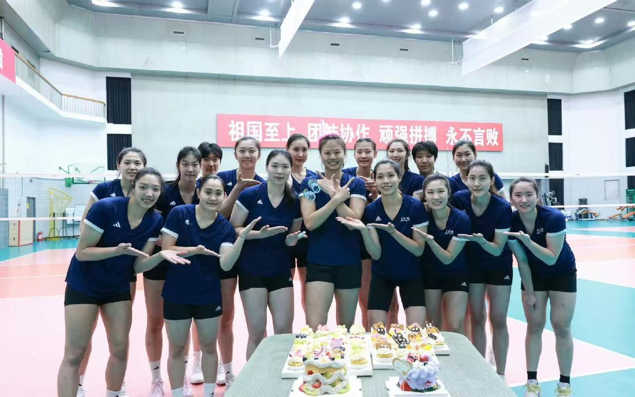 中国女排龚翔宇、刁琳宇、王梦洁归队，但又少一人。4月21日，是现役中国女排国家