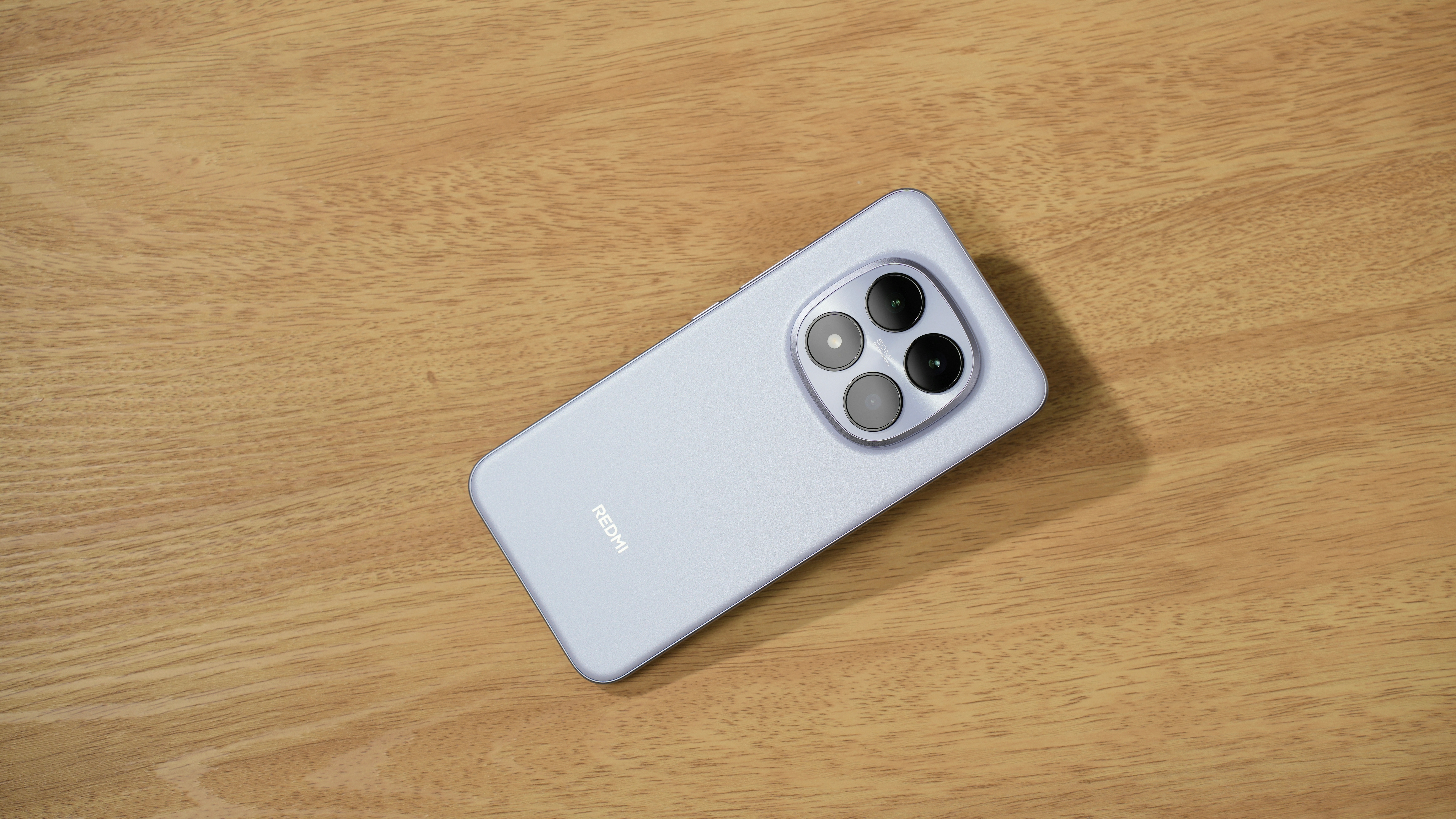 这个就是今晚新发布的REDMINote15Pro+烟霞紫配色，首销价格189