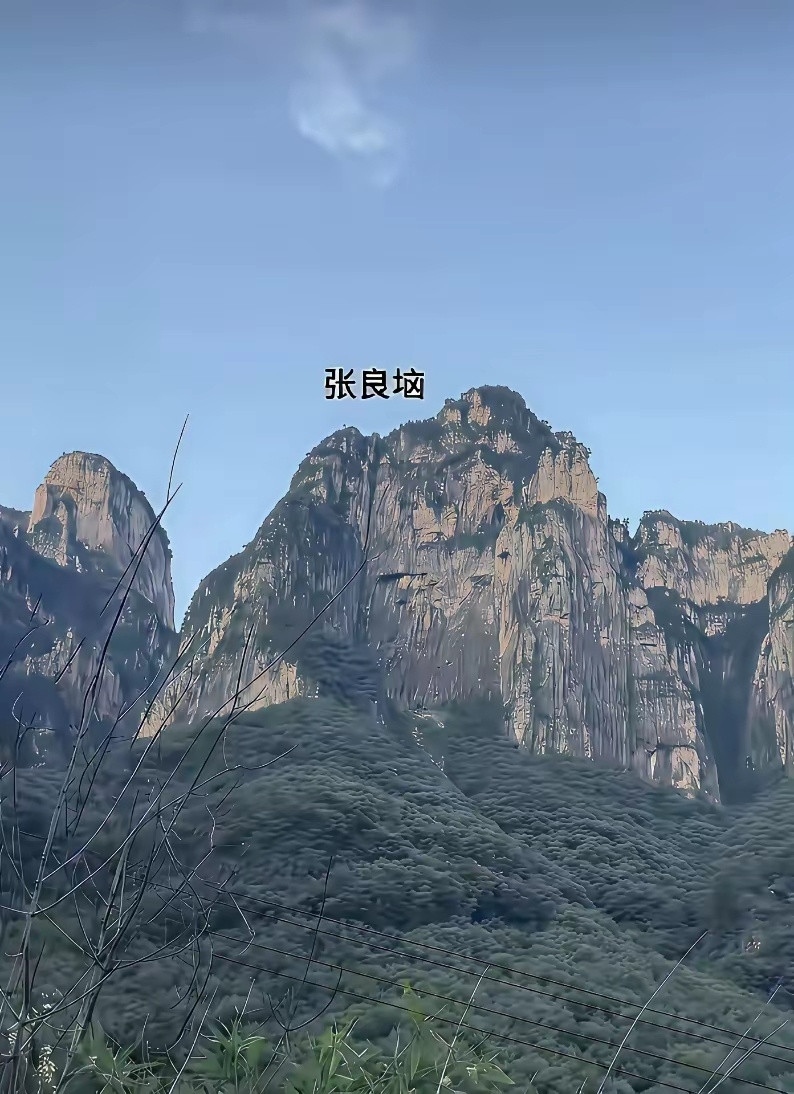 失联14天，程梦圆找到了。200米悬崖下，遗体高度腐化。程梦圆爬的瘦驴背、张良垴