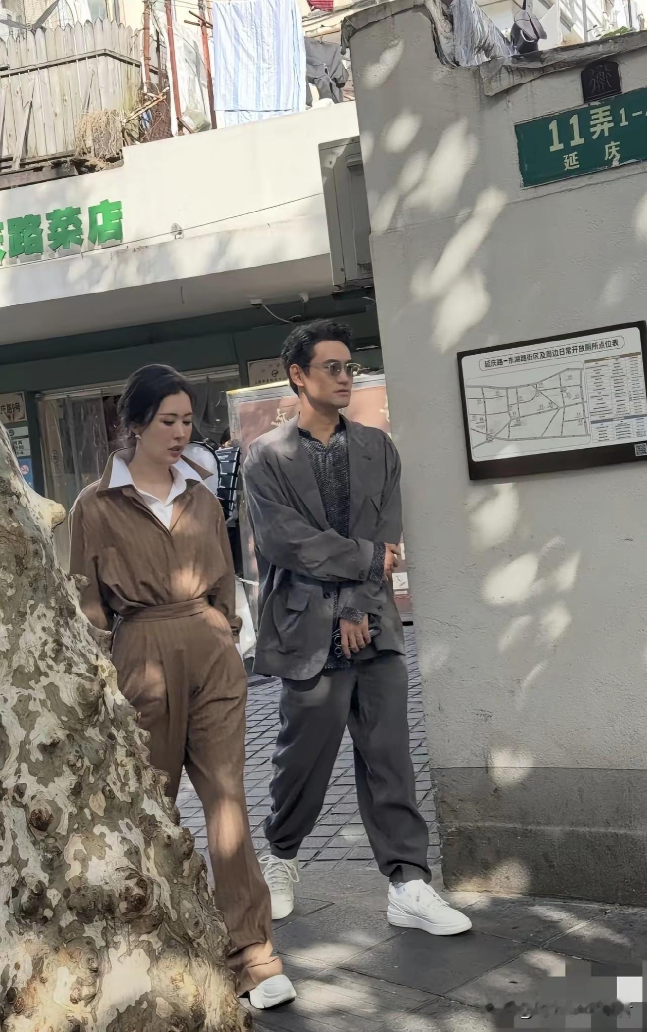 袁弘真的被张歆艺养老了，看起来虽然帅气但是有种老气。袁弘也是娱乐圈模范老公，对