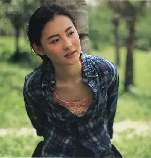 我有一个女性朋友，太离谱，在跟男朋友玩了一次真心话大冒险后，竟吵着要分手！有