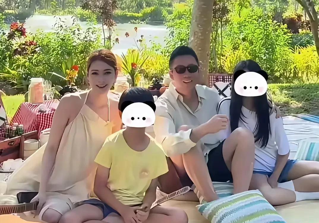 有网友说有啥好秀的一家四口人三个“见不得光”俩娃被打马赛克男主人担心被