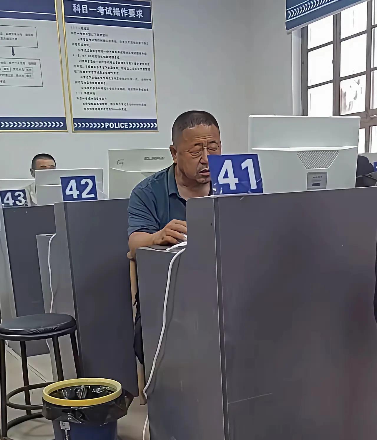 大爷，如果不行，咱就算了，都这把年纪了，没必要这么折磨自己。