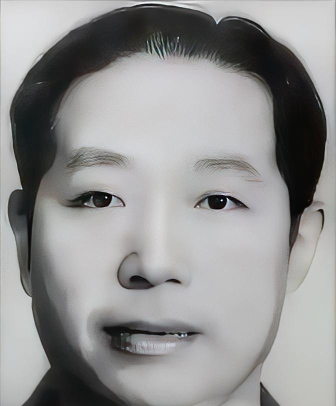 1937年，刺蒋失败后，百变杀手华克之投奔延安，伟人看到后却当场断言：你绝不能留
