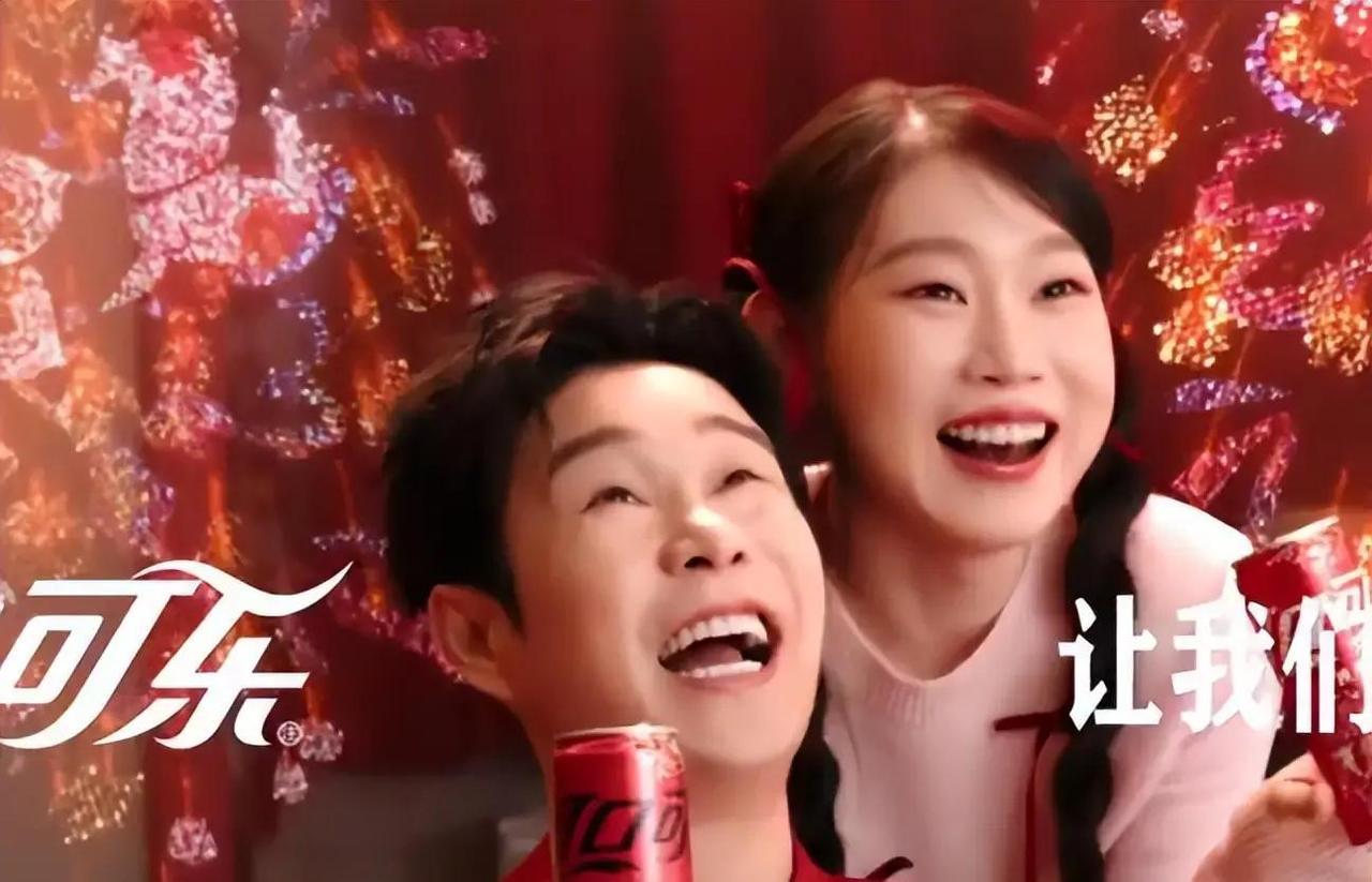 2026年春节前夕，辽宁小沈阳父女拍的可口可乐新年广告一上线，就直接把沈佳润推到