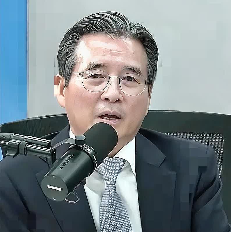 快报，快报！！韩国高官发表声明9月1日，韩国总统室政策室长金容范表示，在
