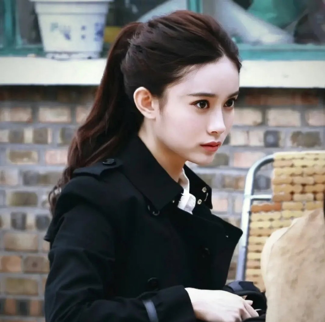 孟子义早期小甜妹，现在大美女。