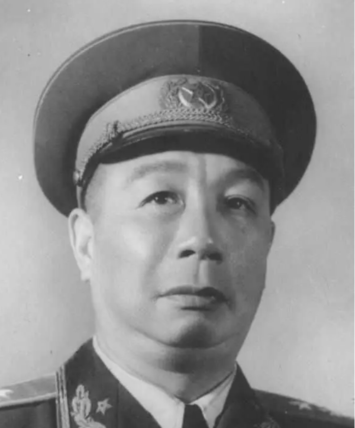 1937年，开国上将陈士榘抓了一个日军俘虏，对方却死死抓住配刀不松手，还叫喊着：