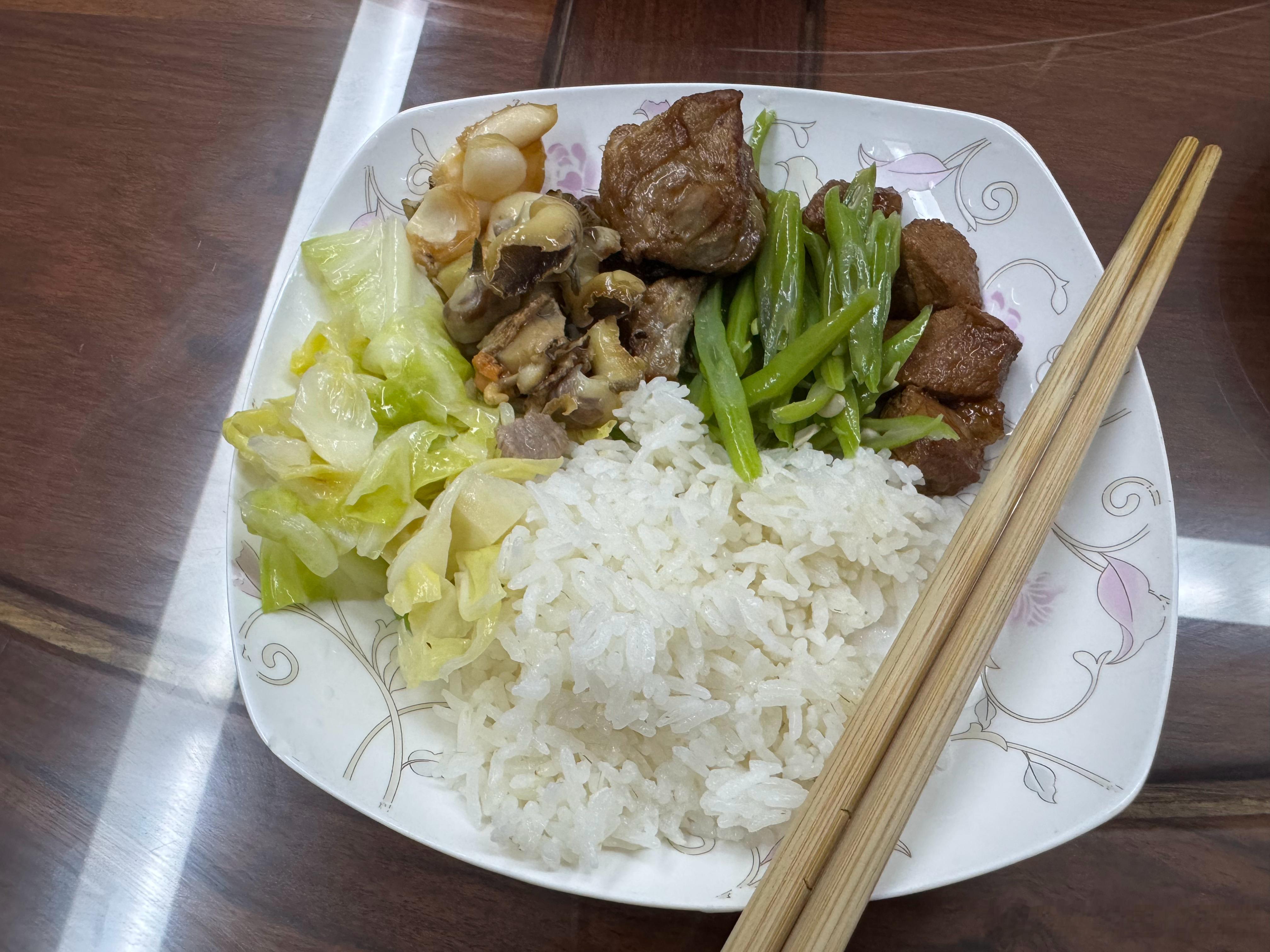 这两天吃的美食学习太费脑了我一直觉得费脑力比费体力容易饿所以上课之外除了美食我的