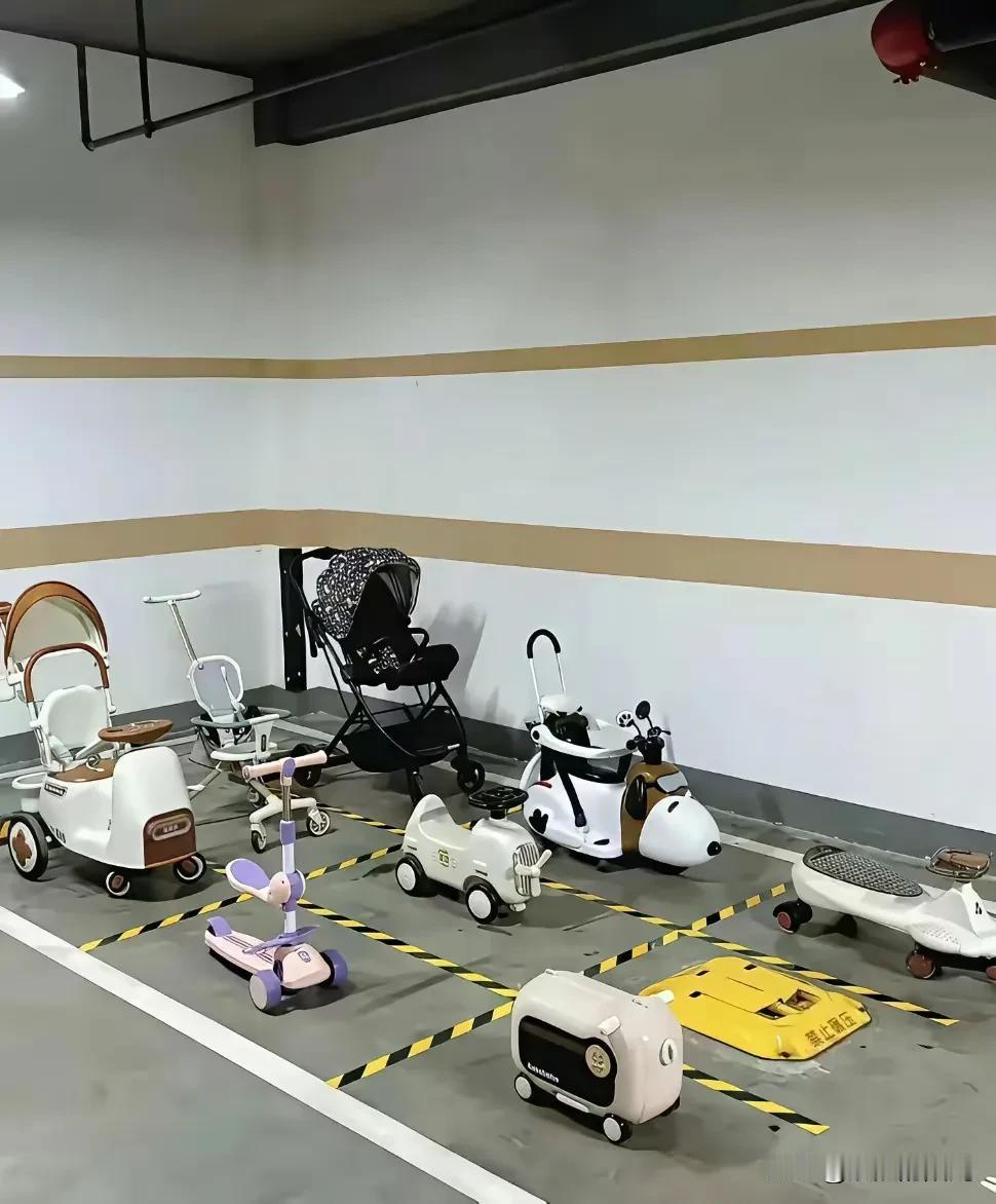 这是我们小区的专门儿童停车位[赞][赞][赞]