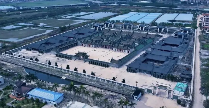 皇家建筑一般的阵势，占地57亩，潮汕豪宅让全国人民饱眼福了。趁着英之园还没被拆，