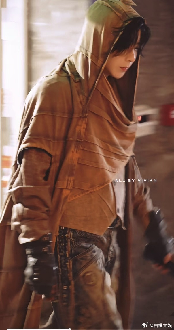 刘宇宁开推末世风刘宇宁套个麻袋就出门了开始推理吧刘宇宁这身路透，完美诠释了“身