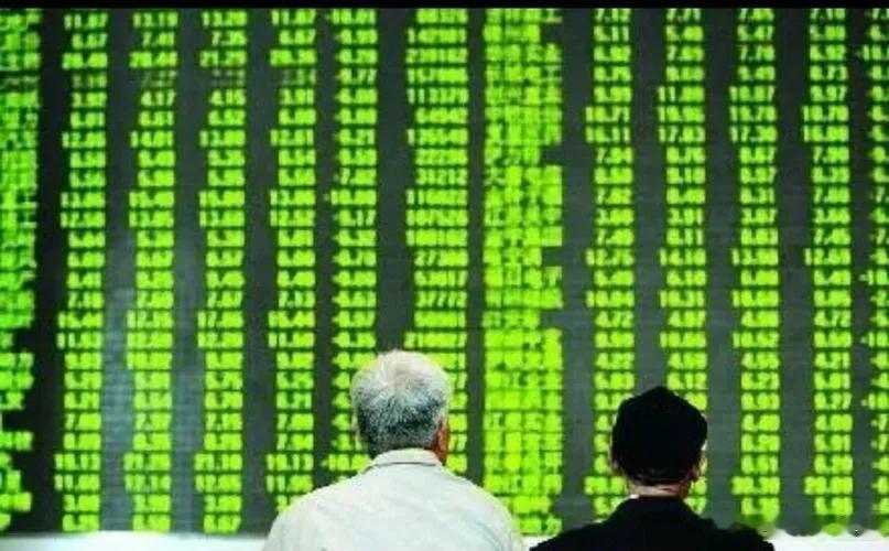 悲剧啊！个股又是绿油油一片超4500股下跌，再这样跌下去连裤衩都亏没了，今日A股
