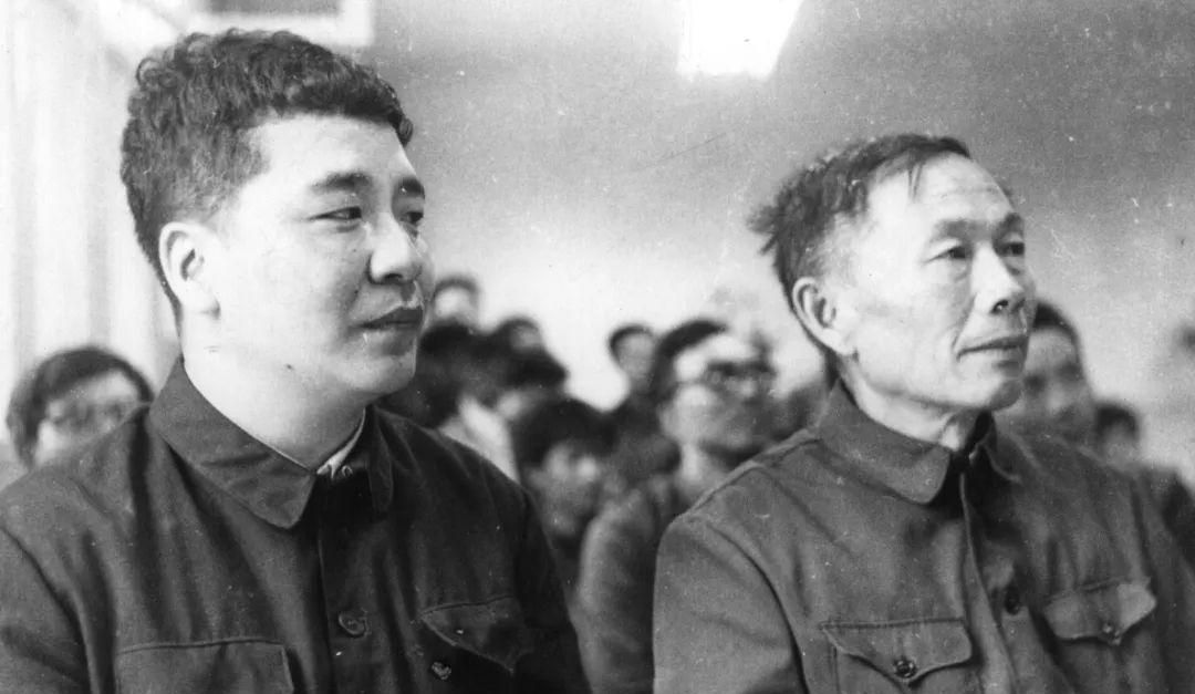 1989年，几名美国中情局探员突然出现在一位中国老人的家门口，出示证件后，直接对