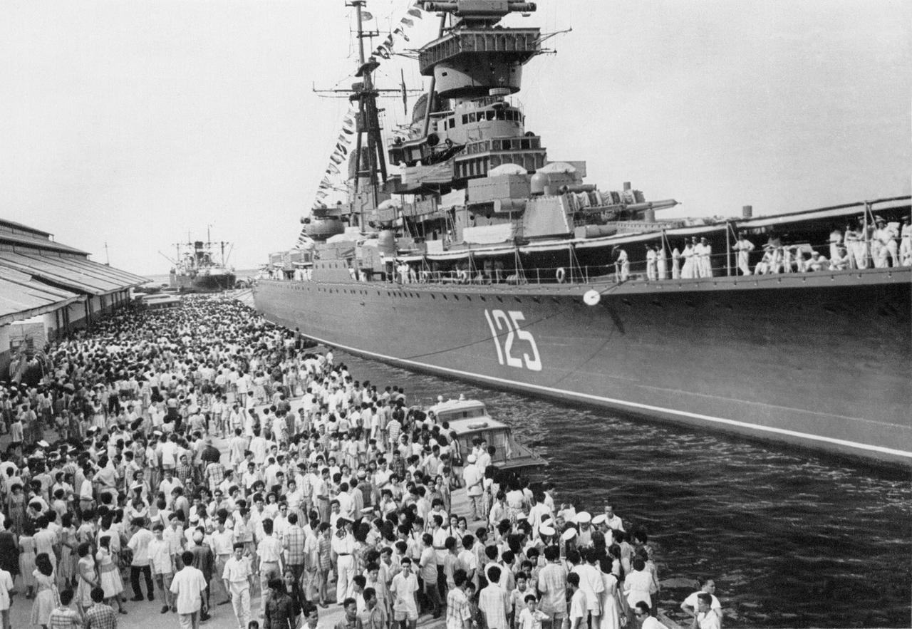 1956年到访上海的“波扎尔斯基”号巡洋舰1956年6月20日至26日，应新中