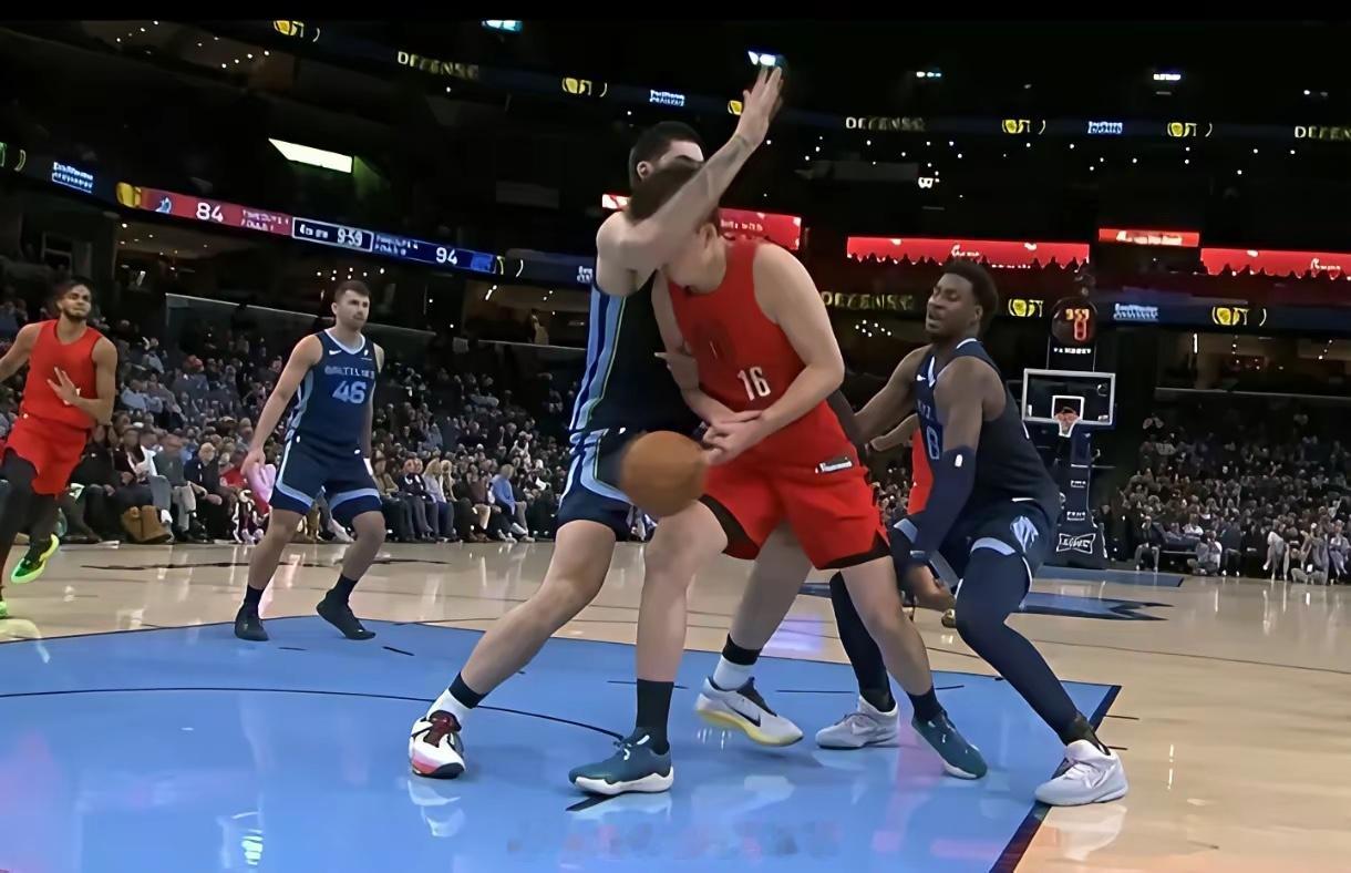 周志豪首次回应打脸事件:“很显然，这是一次无意冒犯，是下意识的，没有故意针对他(