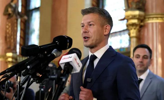 反转再反转！泽连斯基刚要揣走欧盟900亿贷款，却突遭保加利亚拦路！匈牙利大选毛焦