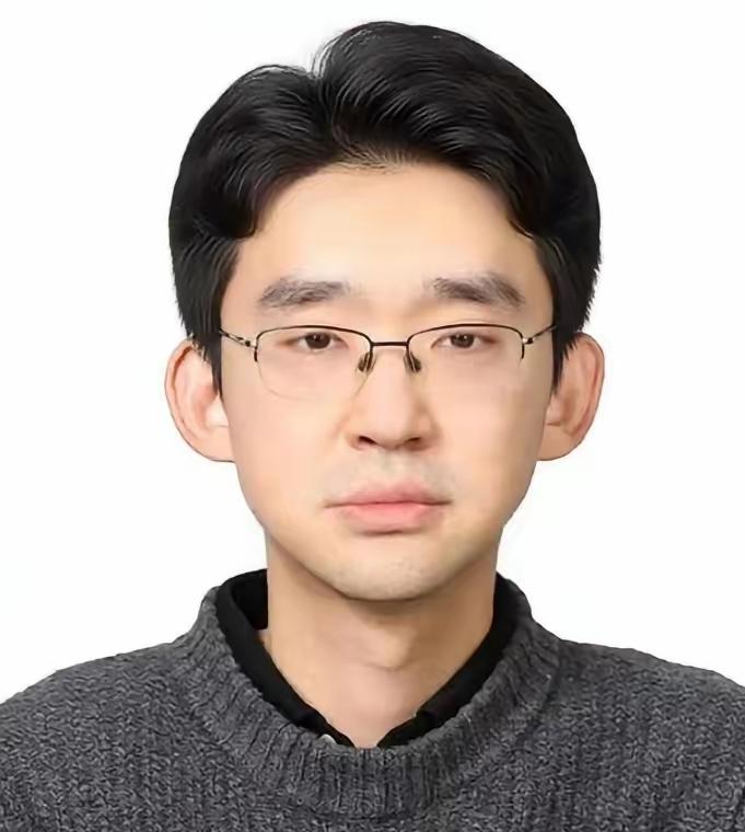 段然，清华大学顶尖学霸，美国密歇根大学计算机博士，德国博士后研究员，攻克困扰学术