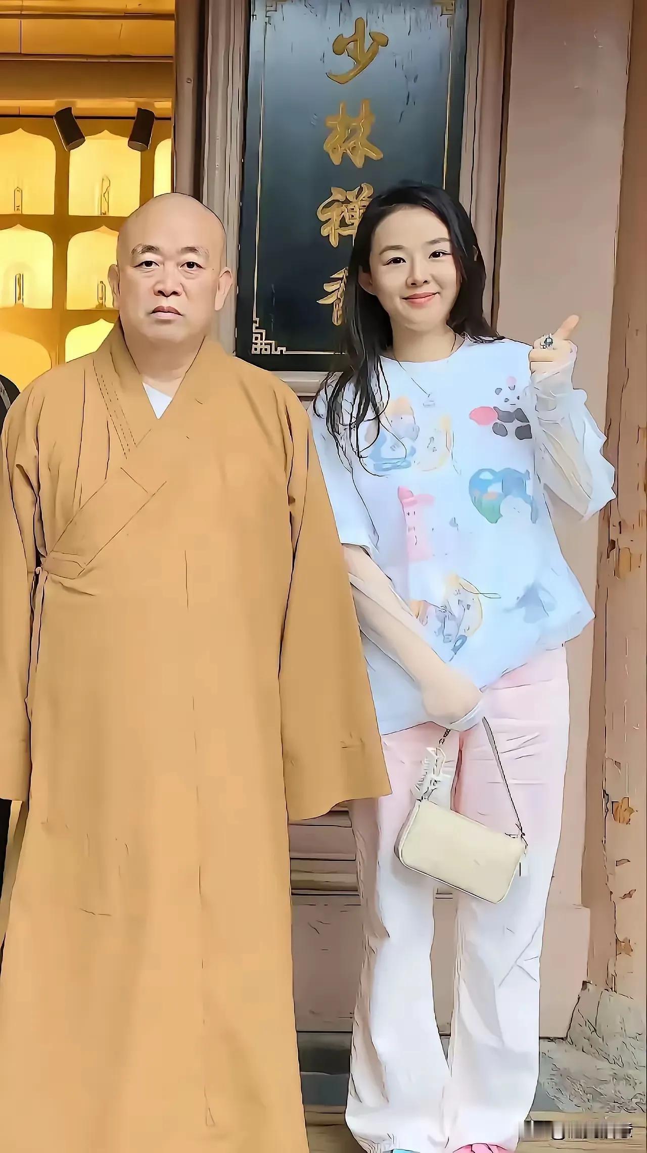 有人说，男人一有钱就学坏。方丈也一样，看着很老实，有钱也会花…