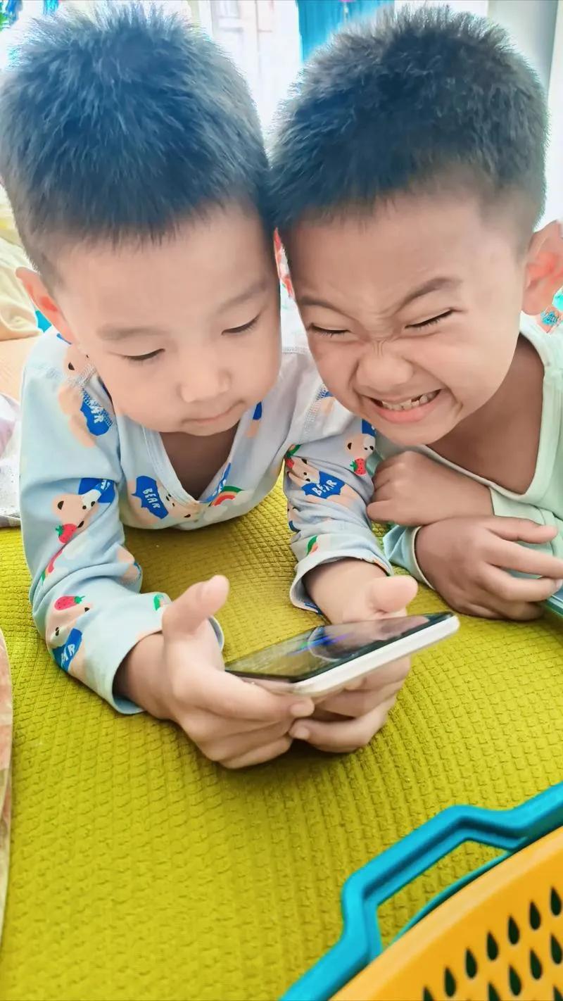 我非常好奇，学校为什么不教家长一些最基本的育儿知识？要知道，现在像怎么管理孩