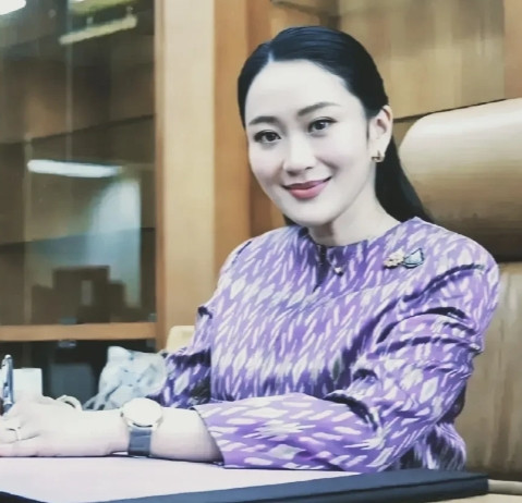 洪森这次彻底颜面扫地。在柬埔寨特种兵踹开电诈园区的铁门时，洪森的儿子洪玛奈正亲