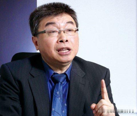 邱毅最近可太活跃了，对着郑丽文一路“指点江山”，简直把“好为人师”写在脸上。