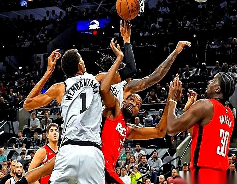 火箭这帮人，算盘珠子都快盘包浆了。你以为他们在第五层，其实人家早就在大气层外等