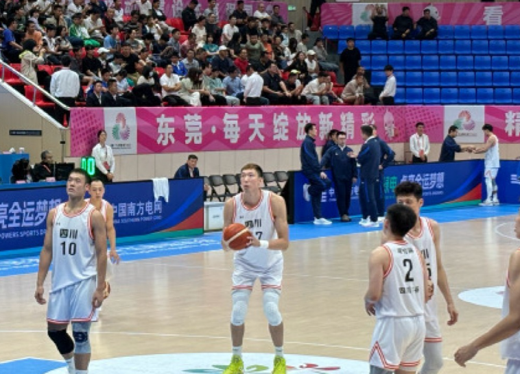 11月7日全国运动会男篮小组赛，四川男篮对阵上海男篮。上海打出13-1梦幻开局，