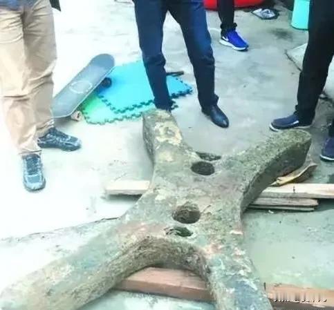 简直就是运气爆棚！南京老汉用磁铁在秦淮河“钓鱼”，结果钓上来一件国宝！200