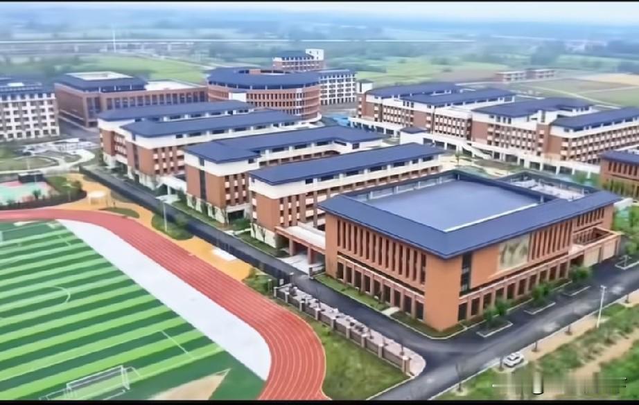 寿县新桥一中9月份开学后，学生们可以乘坐合肥公交和寿县公交出行今年9月份，寿县