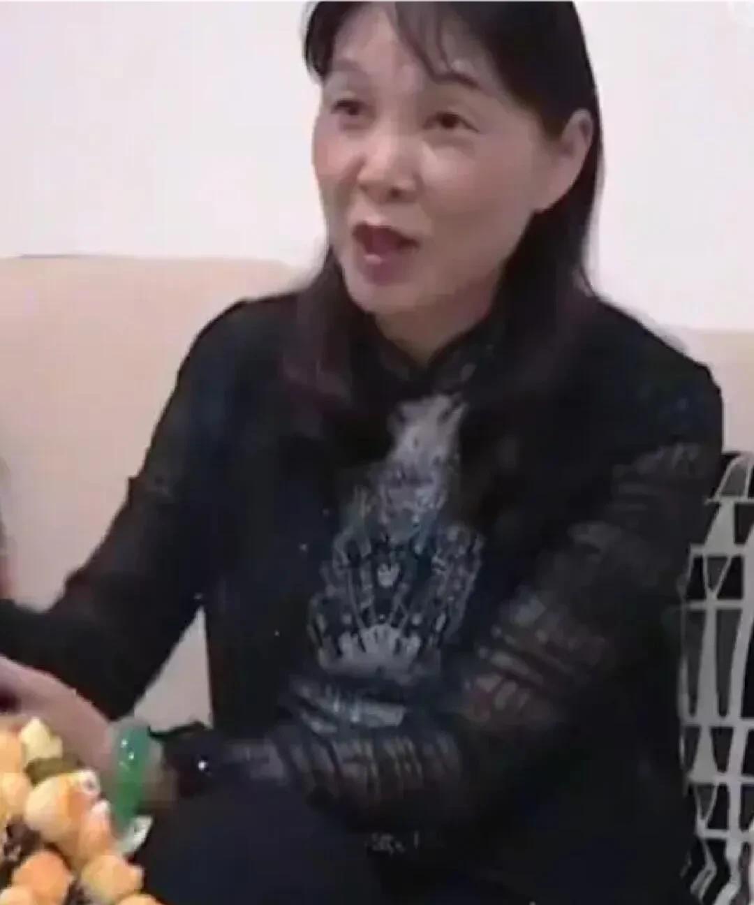 杜建英出事了啊！被人举报，公司还被强制执行三千多万。她手里有五十多家公司，看着