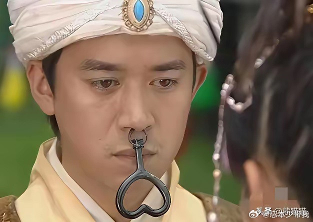 你就说这造型尬不尬吧，很好奇当年就没有吐槽吗？