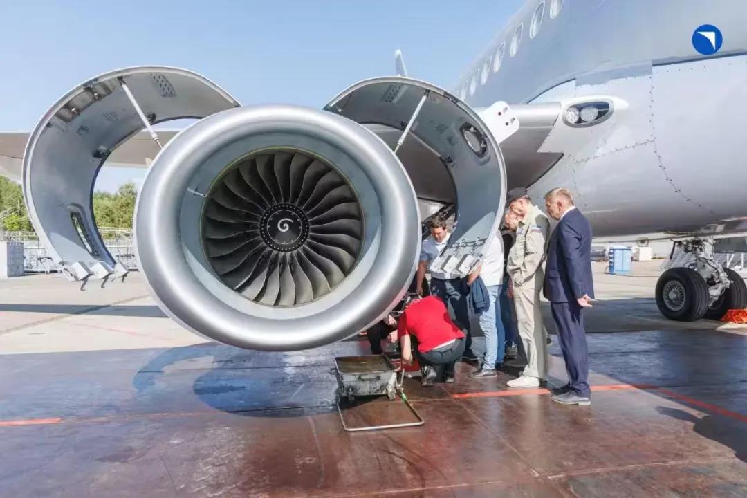 毛子的PD-8发动机通过鸟撞测试。即将可以投入商业运营。波音737的致命设计