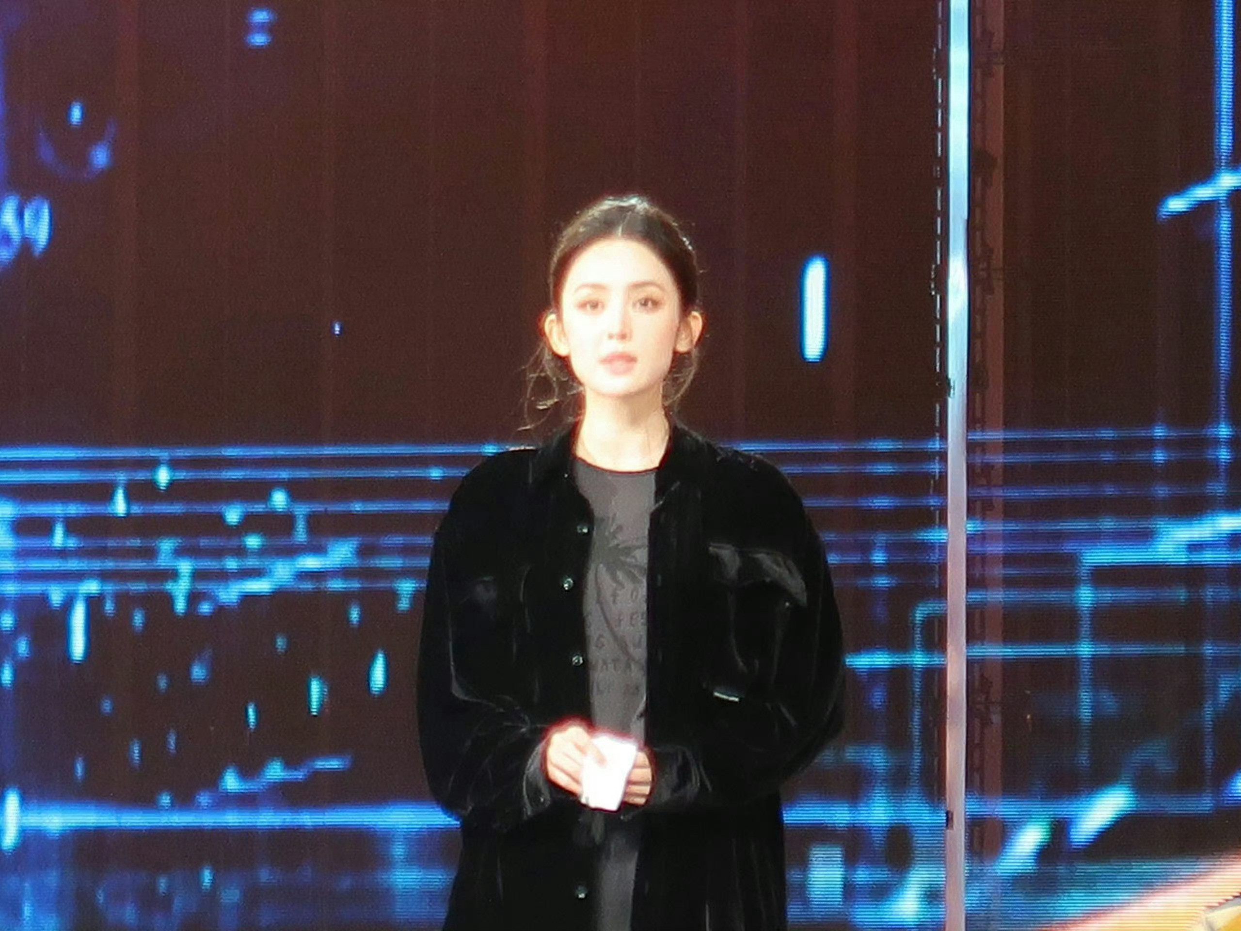 这个头包脸有一秒钟我觉得她是地球上最美的人….