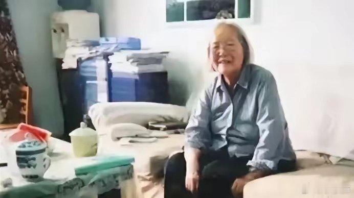 傅冬菊，中国人民的大功臣！她力劝父亲傅作义，促进了北平的和平解放，保护了城市古建