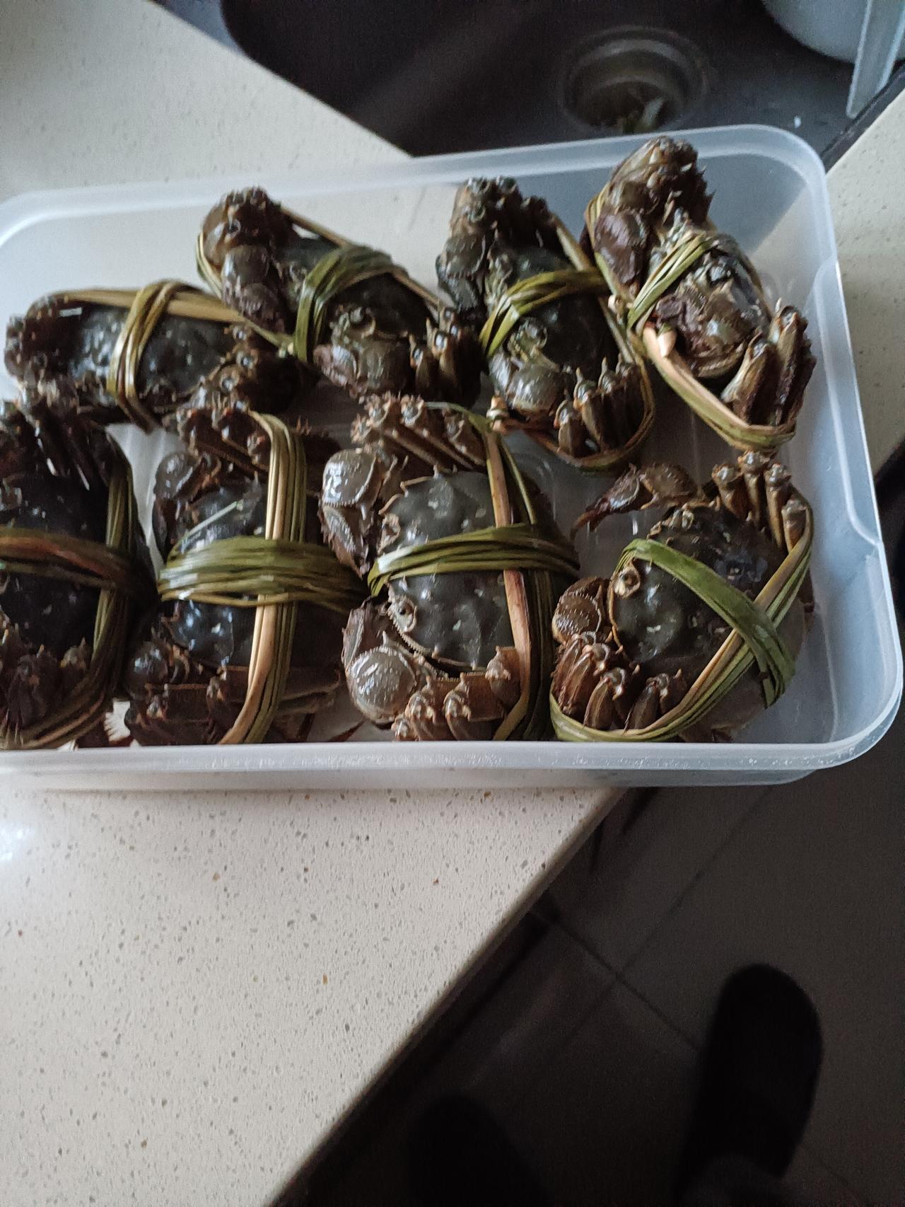曾经得到笔者帮助从而得以顺利就业的一位晚辈（江苏某双一流高校），突然寄来了一份快