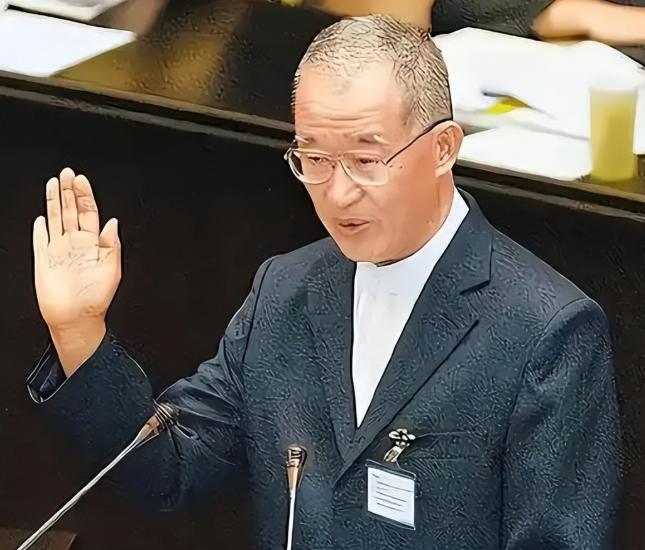 “一国两制”在台湾竟然也有政党主动拥护了！不是国民党，是新党。他们不仅认可回归中