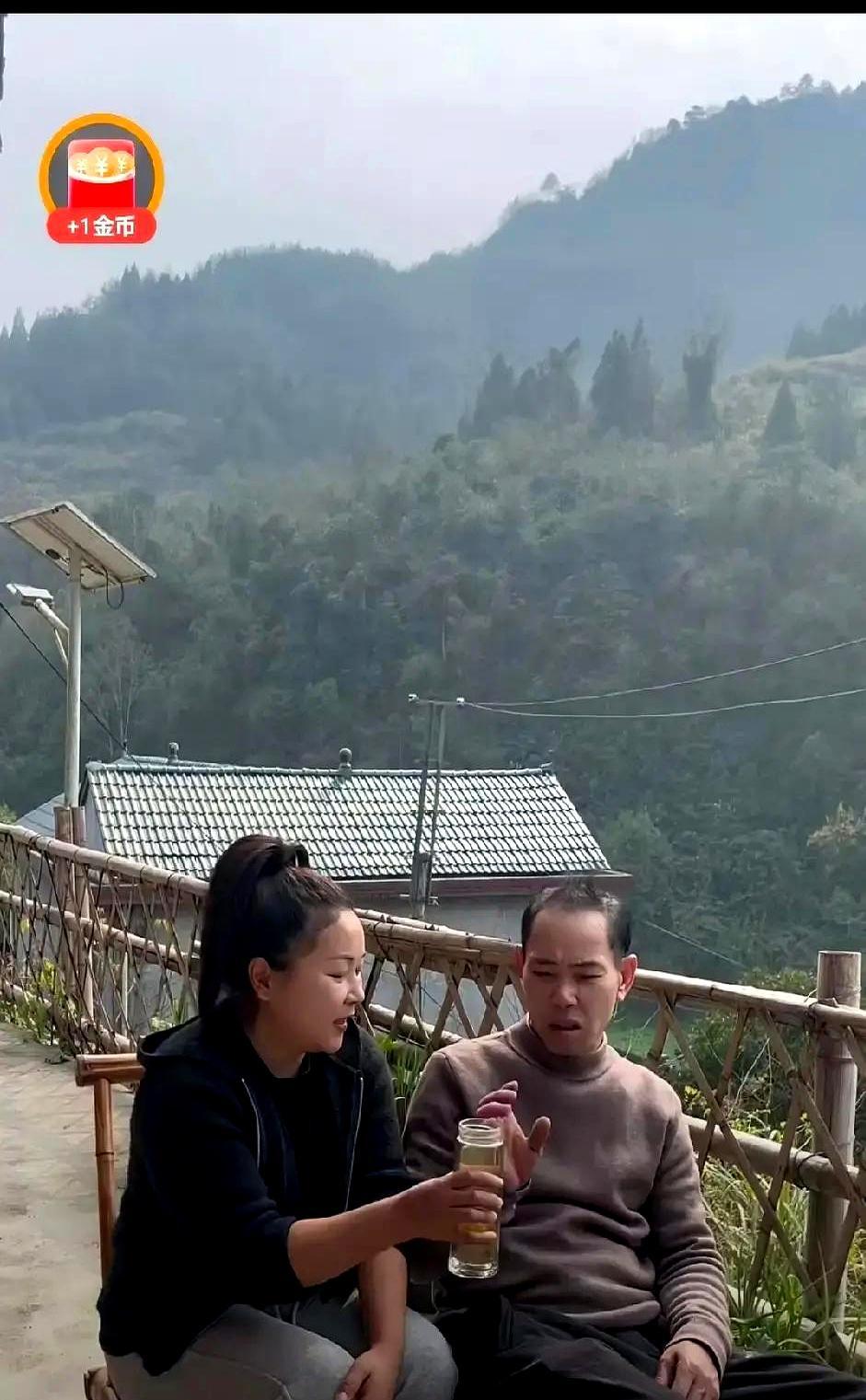 抽成50%的合同，他直接撕了。停播一周后，张大炮把手机架在满是油污的工作台