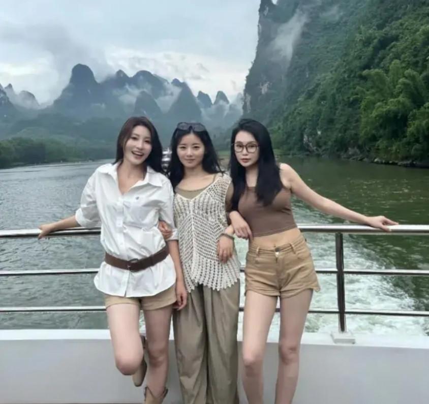 男同胞们，选一个做你的女朋友你会选哪个呢？.